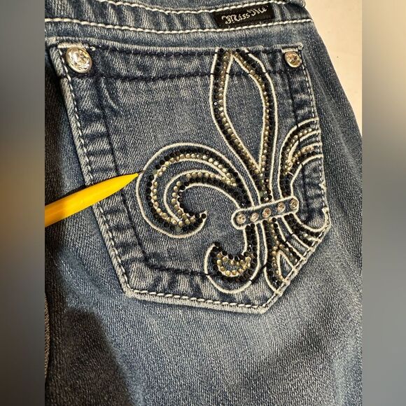 Miss Me Bootcut Jeans Sequoia Rhinestone Stretch Fleur de Lis Size 27 - Picture 3 of 12